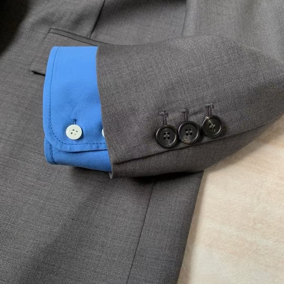 ❤️‍🔥CLEARANCE ❤️‍🔥 NWOT Miu Miu Gray Blazer with Blue Accents, Size 38 = M - Picture 6 of 7